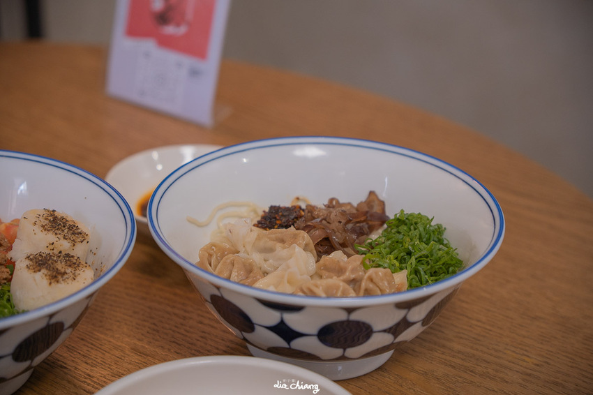 台中西區 發愣吃VARMT，模範街周邊文青麵店，可自行更換配菜、辣度，自由度很高。