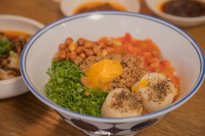 台中西區 發愣吃VARMT，模範街周邊文青麵店，可自行更換配菜、辣度，自由度很高。