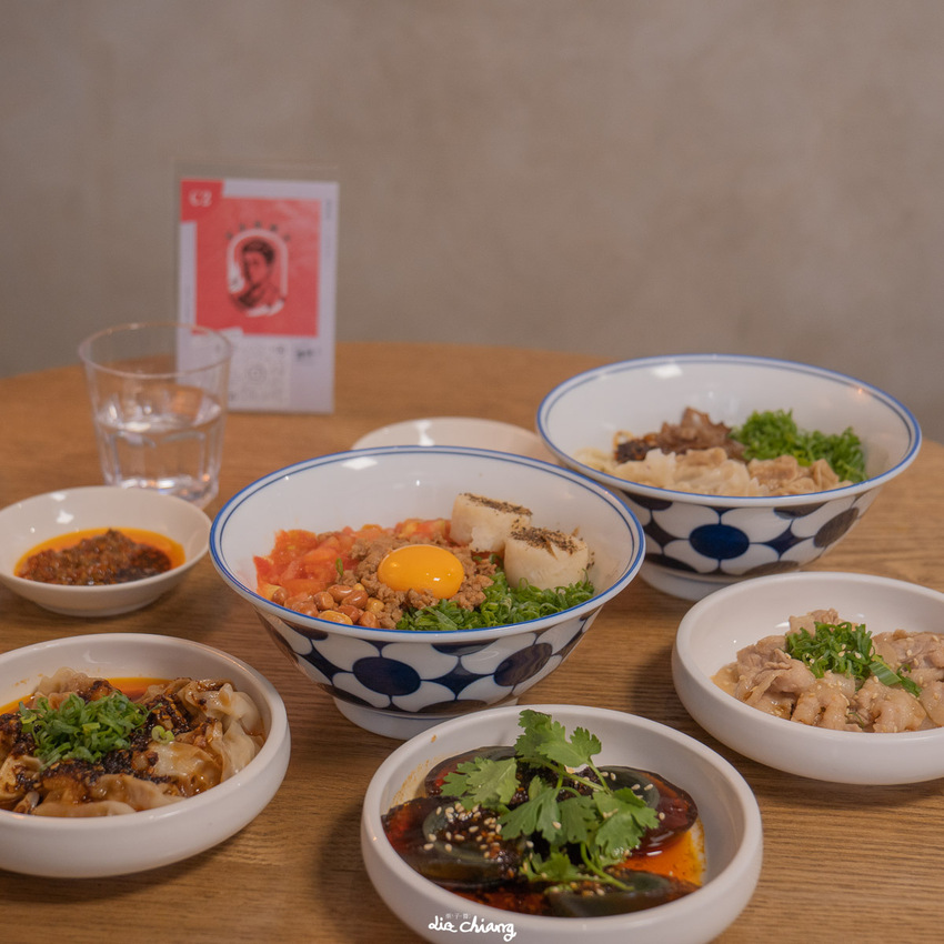 台中西區 發愣吃VARMT，模範街周邊文青麵店，可自行更換配菜、辣度，自由度很高。