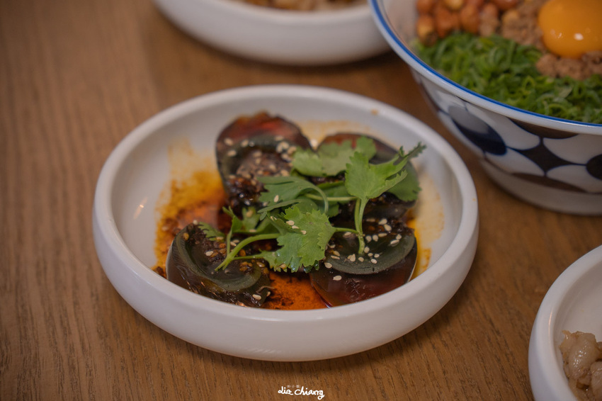 台中西區 發愣吃VARMT，模範街周邊文青麵店，可自行更換配菜、辣度，自由度很高。