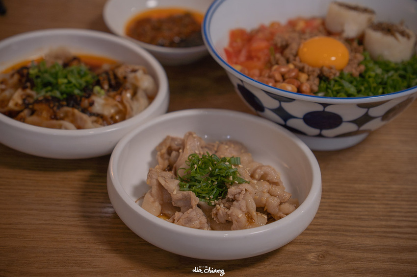 台中西區 發愣吃VARMT，模範街周邊文青麵店，可自行更換配菜、辣度，自由度很高。