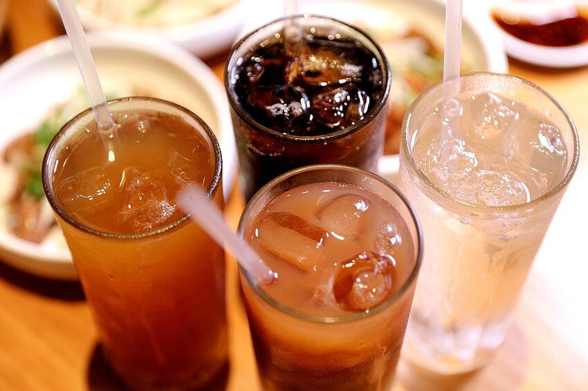 文青風麻辣乾拌麵館必朝聖!招牌蒜辣鮮蚵麵一吃入魂 讓人停不了筷子|發愣吃VARMT(台中西區美食)