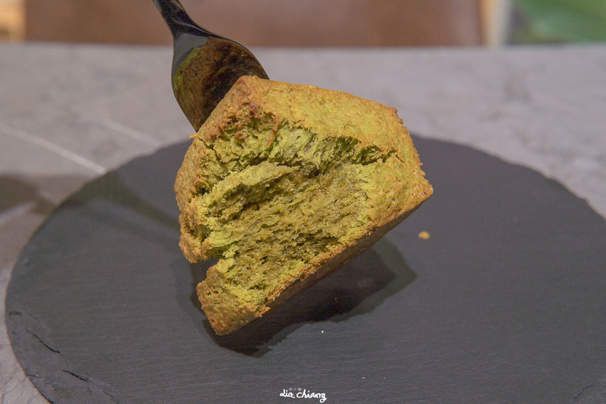 台中西屯區Stockie Cafe咖啡，精明路植栽系咖啡廳，內部清水模與舊窗框交織，很美很好拍照。