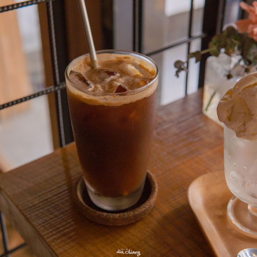 台中西區咖啡 Roundabout Café 圓環咖啡,平日午茶時段200元就有甜點加飲料的超值優惠。