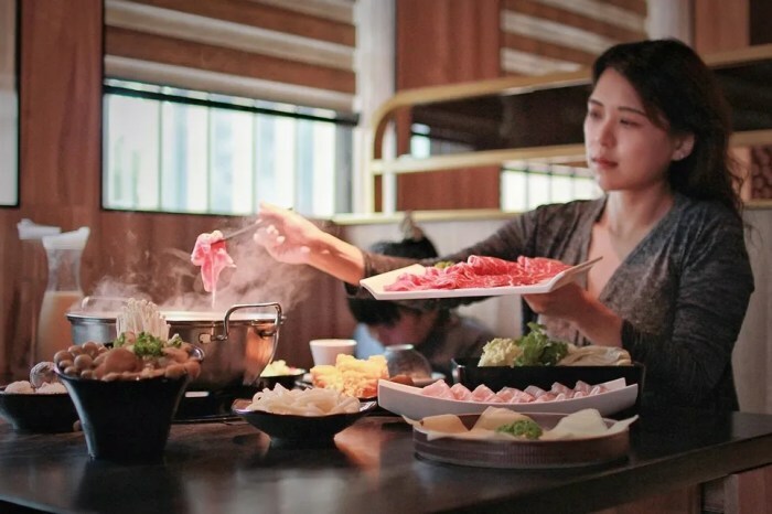 桃園景觀餐廳/龍潭路帝斯美式餐廳,龍潭唯一的火車主體餐廳,火車迷快朝聖吧! - Ann‧榜哥‧生活事務所