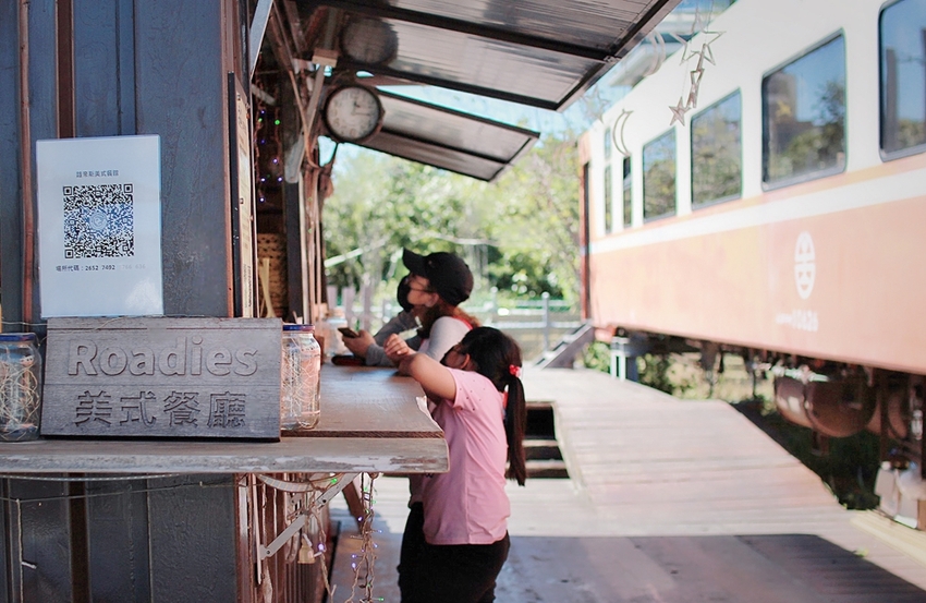 桃園景觀餐廳/龍潭路帝斯美式餐廳,龍潭唯一的火車主體餐廳,火車迷快朝聖吧! - Ann‧榜哥‧生活事務所
