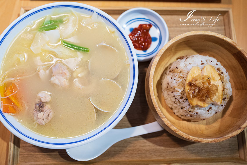 南港CITYLINK美食｜想喝雞湯不必自己慢慢熬，適合闔家大小品嚐的雞湯，濃一點雞湯、山藥蘋果、剝皮辣椒 口味與眾不同 @Irenes 食旅．時旅