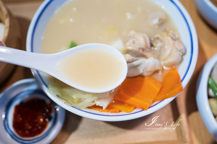 南港CITYLINK美食｜想喝雞湯不必自己慢慢熬，適合闔家大小品嚐的雞湯，濃一點雞湯、山藥蘋果、剝皮辣椒 口味與眾不同 @Irenes 食旅．時旅