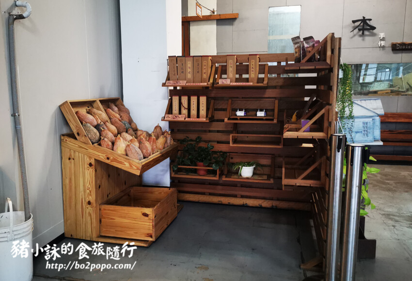 南投。水里》冒煙的饅頭店 。灶火柴燒、老麵發酵的樸質饅頭