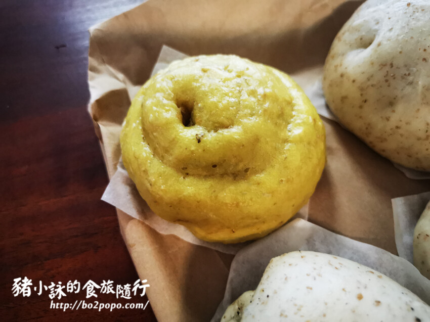 南投。水里》冒煙的饅頭店 。灶火柴燒、老麵發酵的樸質饅頭