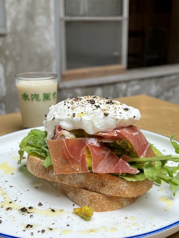 【台灣,嘉義市,東區】到醫院吃豆花?老房子內的嘉義豆花老店“桃城豆花-光華路店“。ʌ