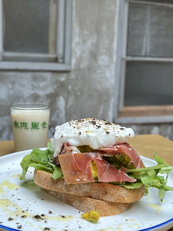 【台灣,嘉義市,東區】到醫院吃豆花?老房子內的嘉義豆花老店“桃城豆花-光華路店“。ʌ