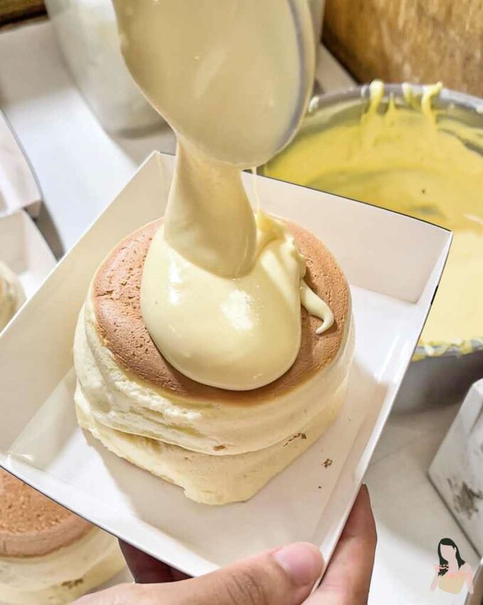 王子神谷日式厚鬆餅，舒芙蕾像雲朵般軟綿的口感。新竹城隍廟周邊美食 – 艾瑞絲的吃貨日常