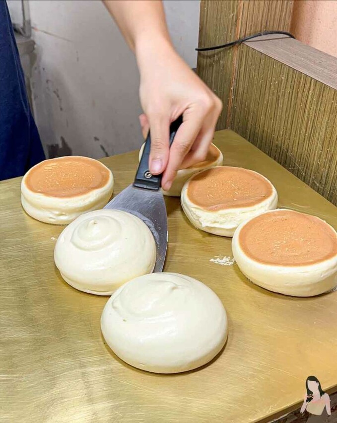 王子神谷日式厚鬆餅，舒芙蕾像雲朵般軟綿的口感。新竹城隍廟周邊美食 – 艾瑞絲的吃貨日常