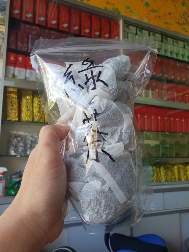 【新北.坪林】美食推薦。良心饅頭茶香紅豆包+茶香菜包&清瑰香茶莊東方美人茶+綠茶都超棒