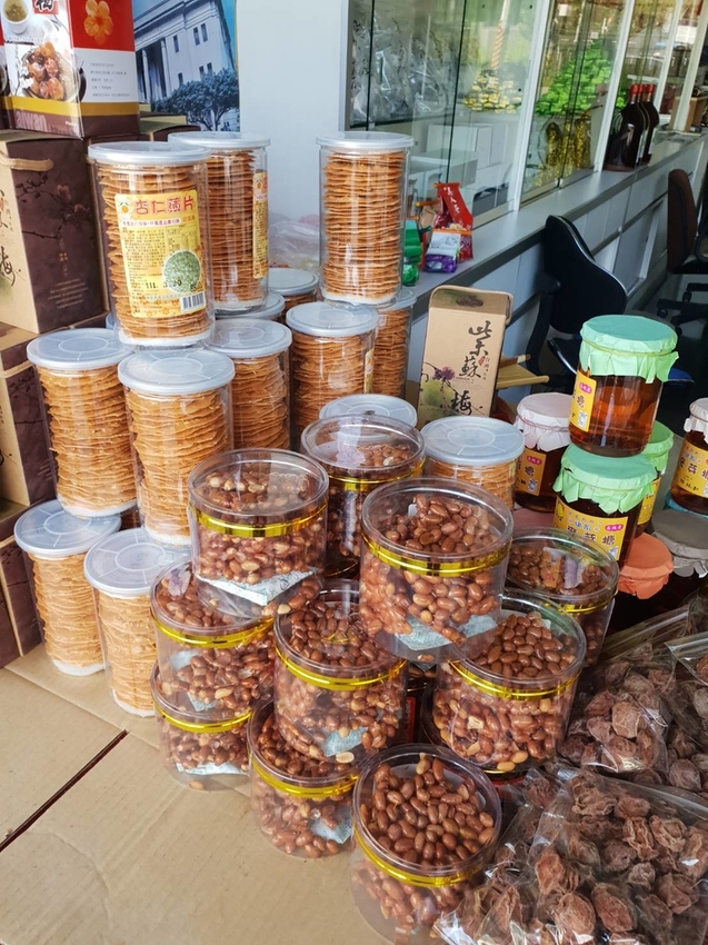 【新北.坪林】美食推薦。良心饅頭茶香紅豆包+茶香菜包&清瑰香茶莊東方美人茶+綠茶都超棒