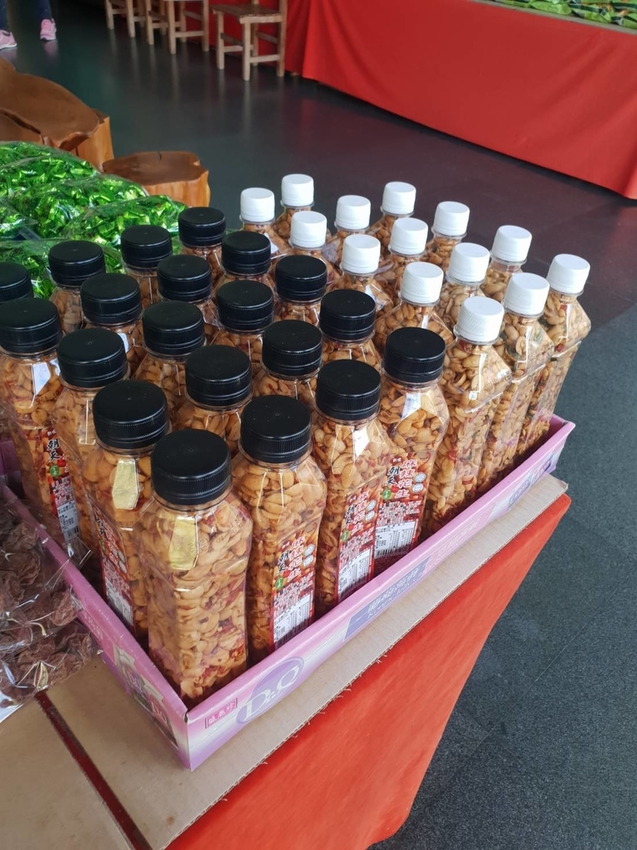 【新北.坪林】美食推薦。良心饅頭茶香紅豆包+茶香菜包&清瑰香茶莊東方美人茶+綠茶都超棒