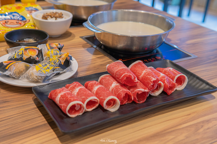 彰化市火鍋推薦 蒔藝鍋,40種食材自助吧、超濃牛奶霜淇淋吃到爽,新鮮食材自己夾,超值小火鍋推薦