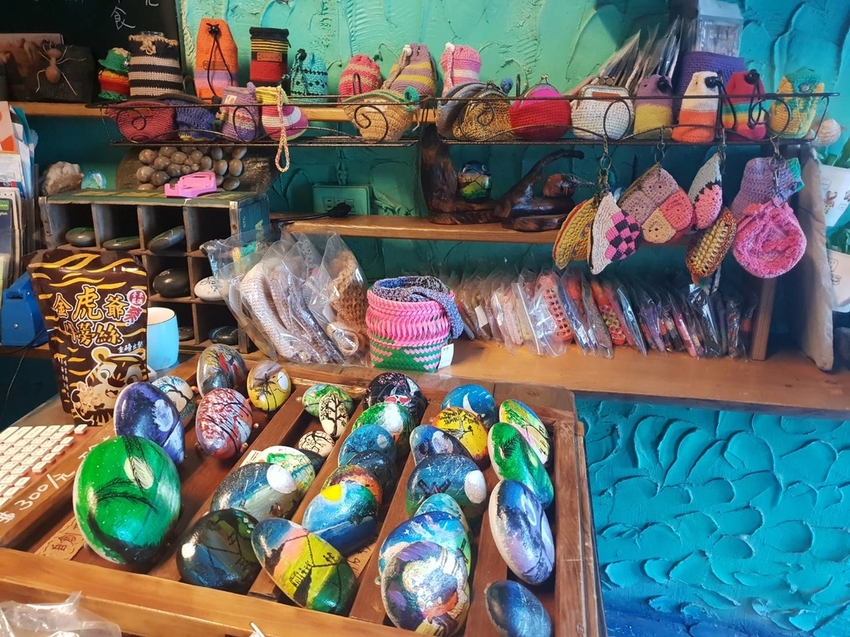 【台東.東河】85就愛麵包&手編&手繪工作室。闆娘超親切。手工編織包超級獨特保證不撞包