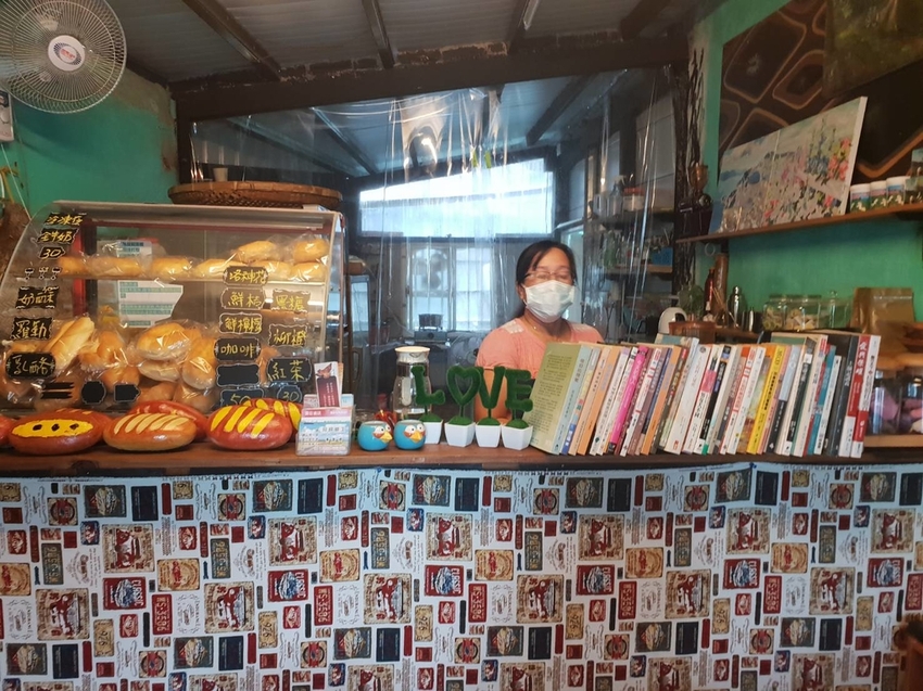 【台東.東河】85就愛麵包&手編&手繪工作室。闆娘超親切。手工編織包超級獨特保證不撞包