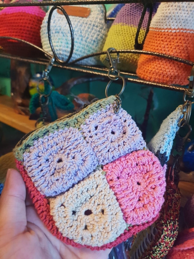 【台東.東河】85就愛麵包&手編&手繪工作室。闆娘超親切。手工編織包超級獨特保證不撞包