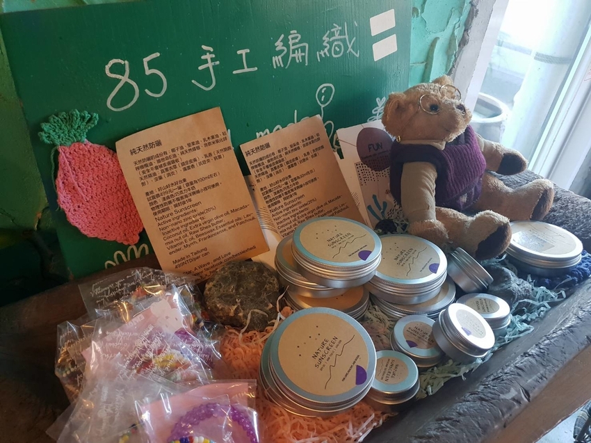 【台東.東河】85就愛麵包&手編&手繪工作室。闆娘超親切。手工編織包超級獨特保證不撞包