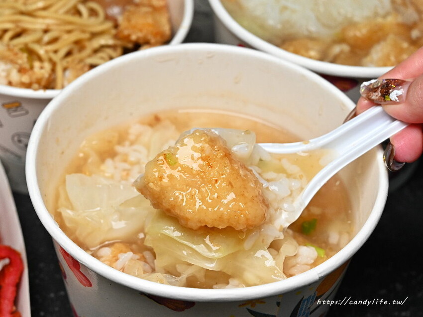 漁弄羹土魠魚羹｜台中也吃得到南部口味土魠魚羹，魚塊現點現炸，外酥內嫩，湯頭清甜好喝