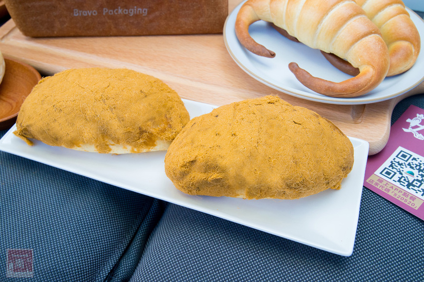 【臺南美食】一天只營業四小時的搶手麵包店｜師傅全部都是女生｜堅持好麵包｜APP訂購麵包｜每日限定販售款~~女子麥面包長榮店 - 南人幫