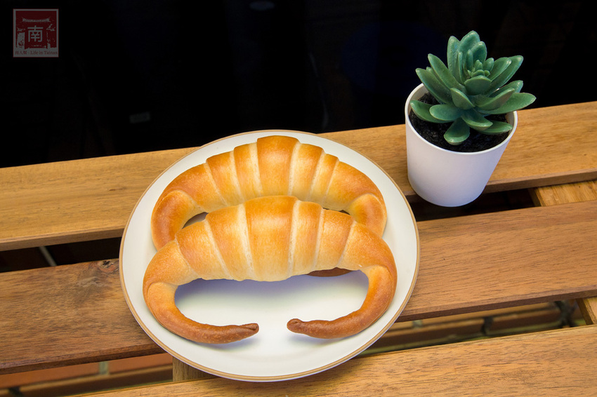 【臺南美食】一天只營業四小時的搶手麵包店｜師傅全部都是女生｜堅持好麵包｜APP訂購麵包｜每日限定販售款~~女子麥面包長榮店 - 南人幫