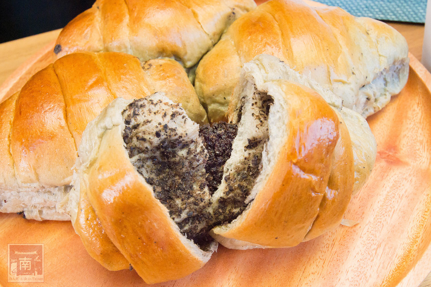 【臺南美食】一天只營業四小時的搶手麵包店｜師傅全部都是女生｜堅持好麵包｜APP訂購麵包｜每日限定販售款~~女子麥面包長榮店 - 南人幫