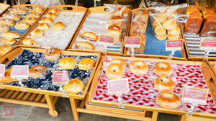 【臺南美食】一天只營業四小時的搶手麵包店｜師傅全部都是女生｜堅持好麵包｜APP訂購麵包｜每日限定販售款~~女子麥面包長榮店 - 南人幫