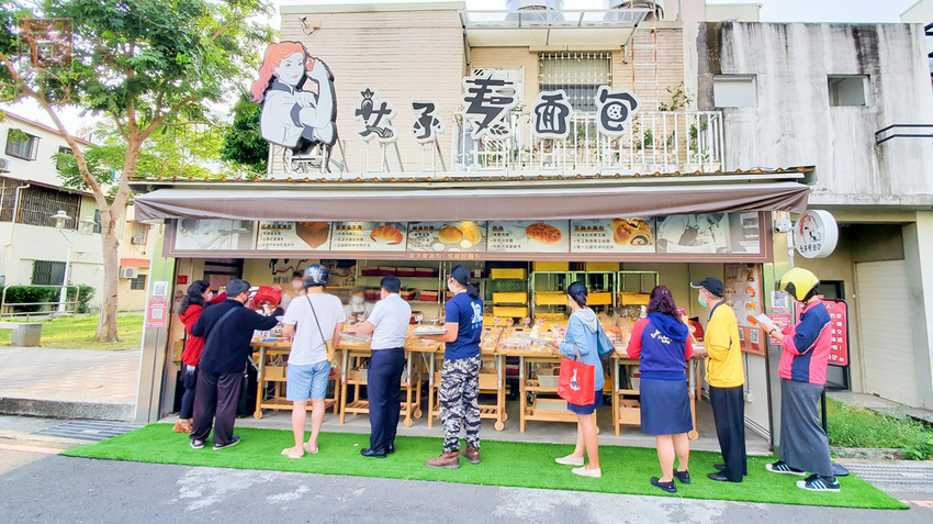 【臺南美食】一天只營業四小時的搶手麵包店｜師傅全部都是女生｜堅持好麵包｜APP訂購麵包｜每日限定販售款~~女子麥面包長榮店 - 南人幫