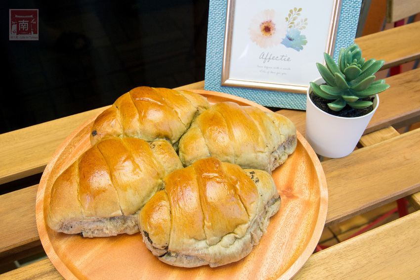 【臺南美食】一天只營業四小時的搶手麵包店｜師傅全部都是女生｜堅持好麵包｜APP訂購麵包｜每日限定販售款~~女子麥面包長榮店 - 南人幫