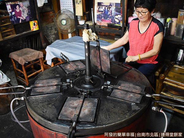 連得堂餅家08-古董級煎餅台.JPG