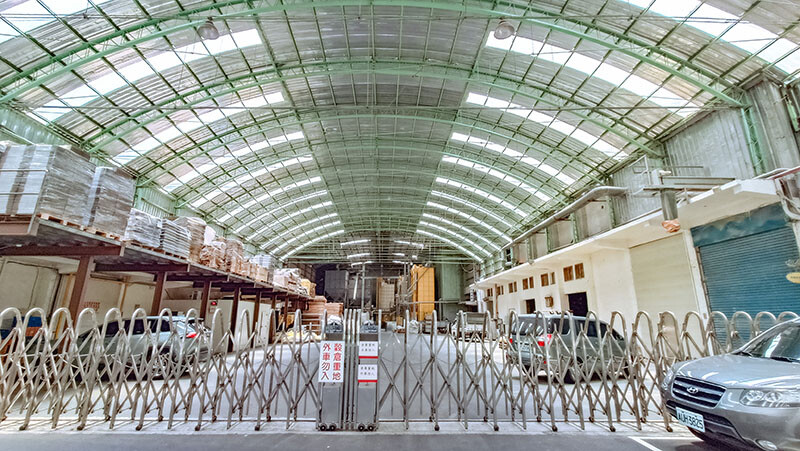 觀景窗台收藏無邊風光景致，一景金黃稻穗藍天為帳，波浪搖曳間飲一杯咖啡品一席悠閒時刻