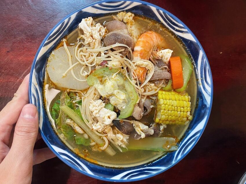 [台中北區] 鐵厝鍋燒｜來自高雄柯仔寮漁村的鍋燒麵｜新鮮食材每日熬煮高湯｜鮮甜好吃的自製虱目魚丸｜寵物友善店家｜內附菜單