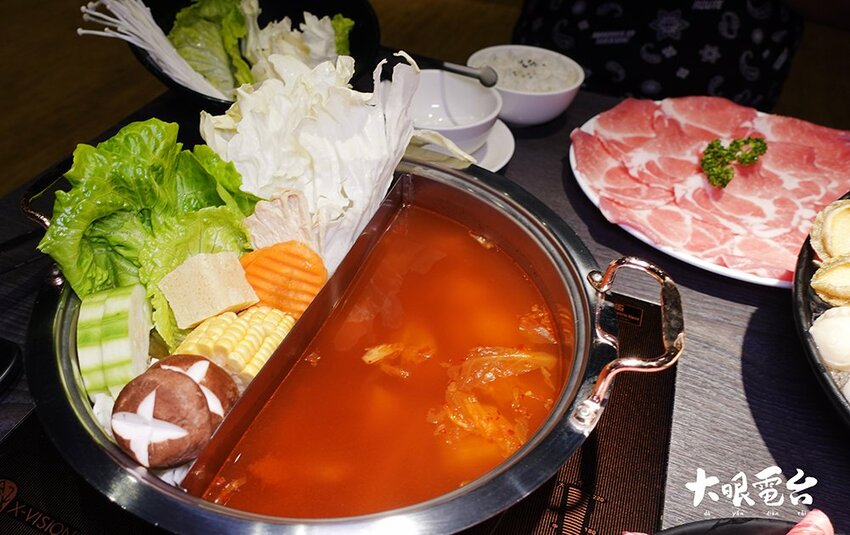 舞古賀涮涮屋｜「高雄火鍋 」龍蝦海鮮 頂級肉品火鍋專門 大港吃鍋得獎 .鼓山華榮店 - 大眼電台 DaYan talk