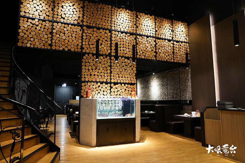 舞古賀涮涮屋｜「高雄火鍋 」龍蝦海鮮 頂級肉品火鍋專門 大港吃鍋得獎 .鼓山華榮店 - 大眼電台 DaYan talk