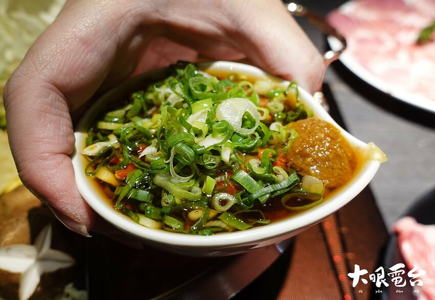 舞古賀涮涮屋｜「高雄火鍋 」龍蝦海鮮 頂級肉品火鍋專門 大港吃鍋得獎 .鼓山華榮店 - 大眼電台 DaYan talk