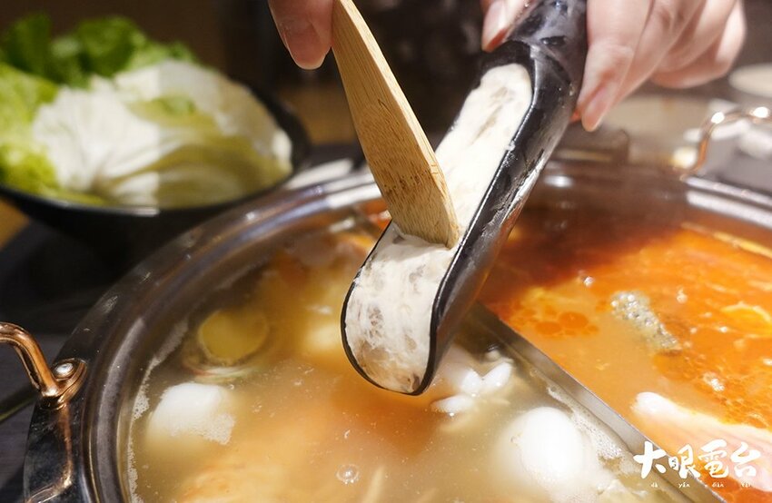 舞古賀涮涮屋｜「高雄火鍋 」龍蝦海鮮 頂級肉品火鍋專門 大港吃鍋得獎 .鼓山華榮店 - 大眼電台 DaYan talk