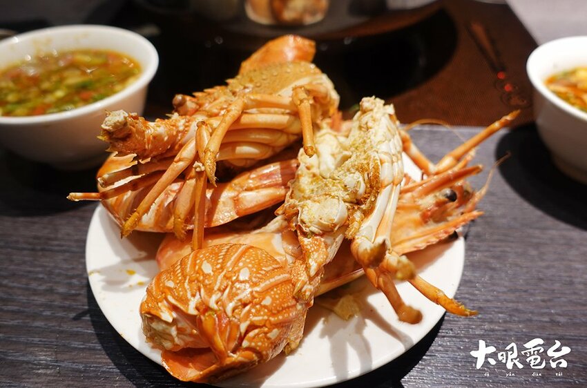 舞古賀涮涮屋｜「高雄火鍋 」龍蝦海鮮 頂級肉品火鍋專門 大港吃鍋得獎 .鼓山華榮店 - 大眼電台 DaYan talk