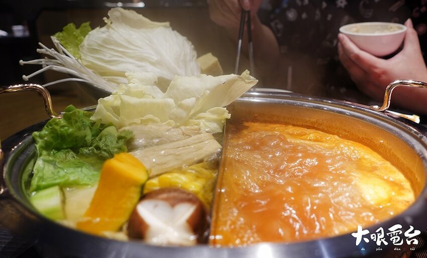 舞古賀涮涮屋｜「高雄火鍋 」龍蝦海鮮 頂級肉品火鍋專門 大港吃鍋得獎 .鼓山華榮店 - 大眼電台 DaYan talk