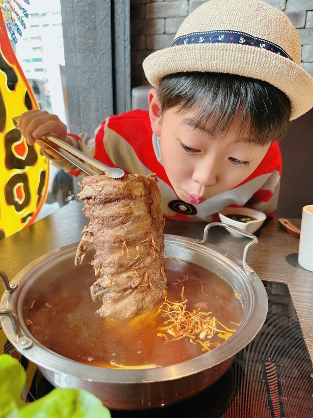 舞古賀鍋物專賣店 超值$199 巨大排骨鍋，大快朵頤迎接春天去～