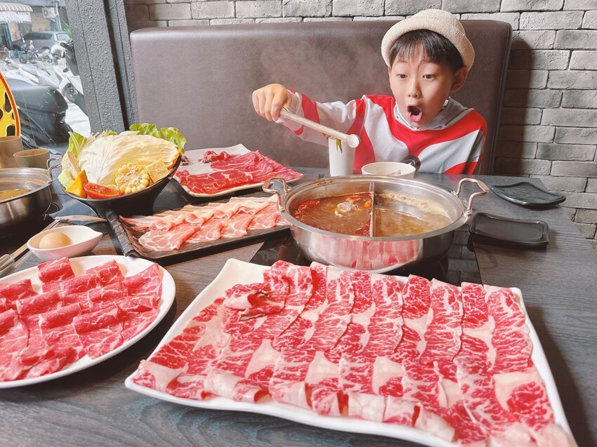 舞古賀鍋物專賣店 超值$199 巨大排骨鍋，大快朵頤迎接春天去～