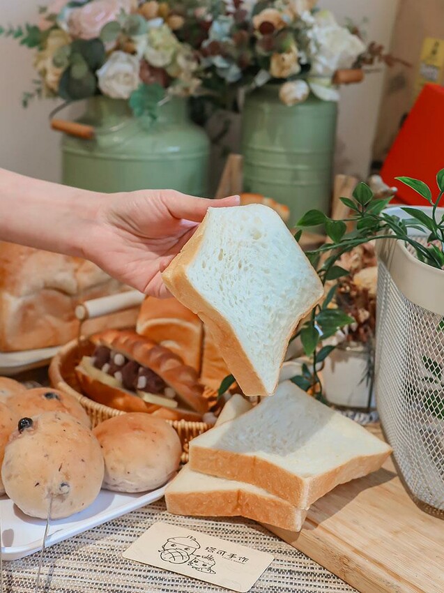 新竹必吃麵包「塔可手作烘焙」！超柔軟生吐司、減糖麵包，光華街排隊美食！