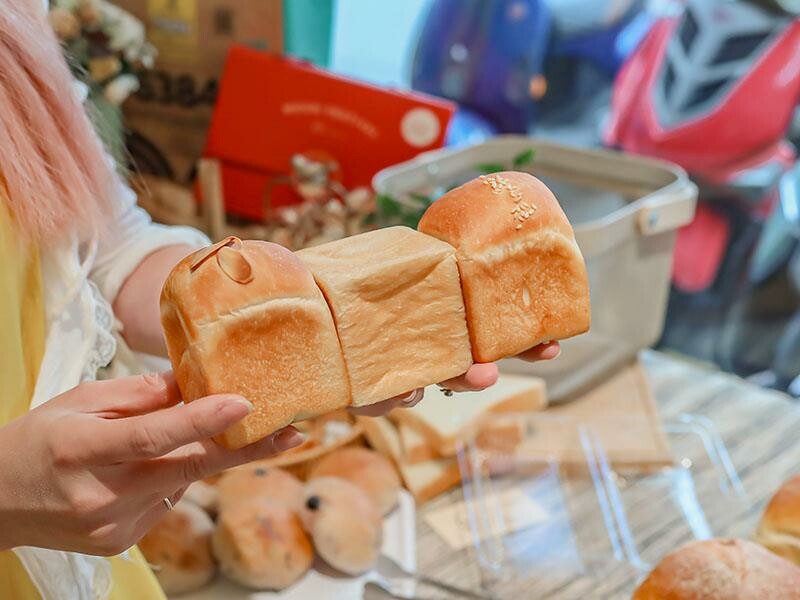 新竹必吃麵包「塔可手作烘焙」！超柔軟生吐司、減糖麵包，光華街排隊美食！