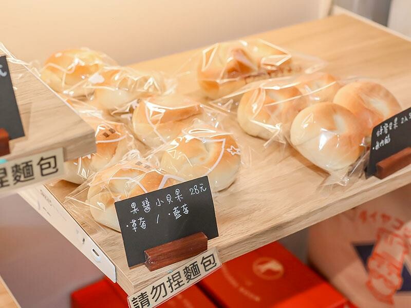 新竹必吃麵包「塔可手作烘焙」！超柔軟生吐司、減糖麵包，光華街排隊美食！