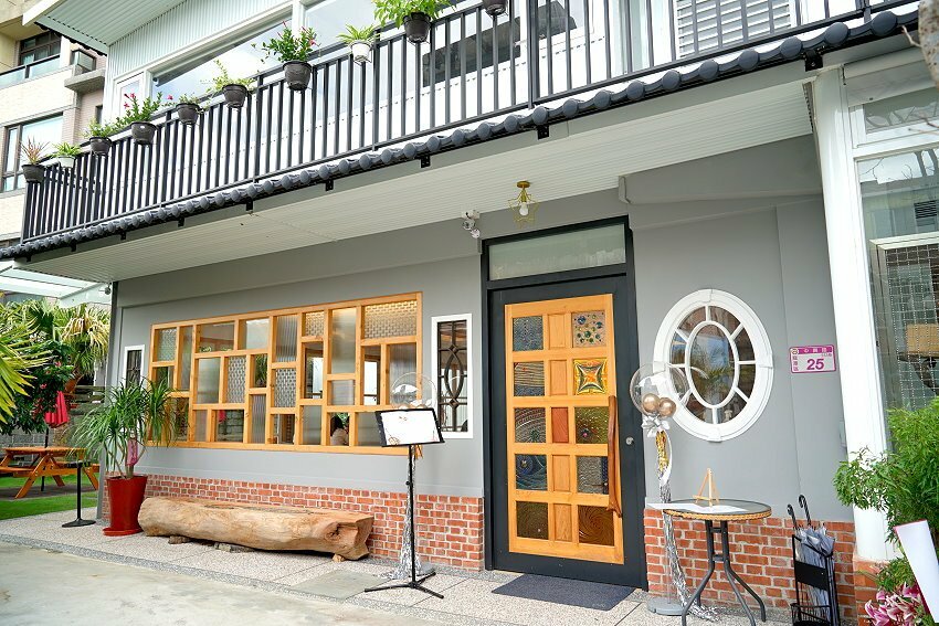 【桃園龍潭】野薑花與貓庭園咖啡．野薑花入菜、近距離與貓咪互動!