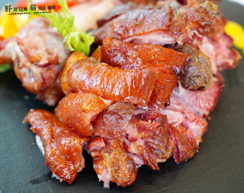 【龍潭美食】野薑花與貓庭園餐廳．野薑花料理、貓咪、立體拉花超療癒!