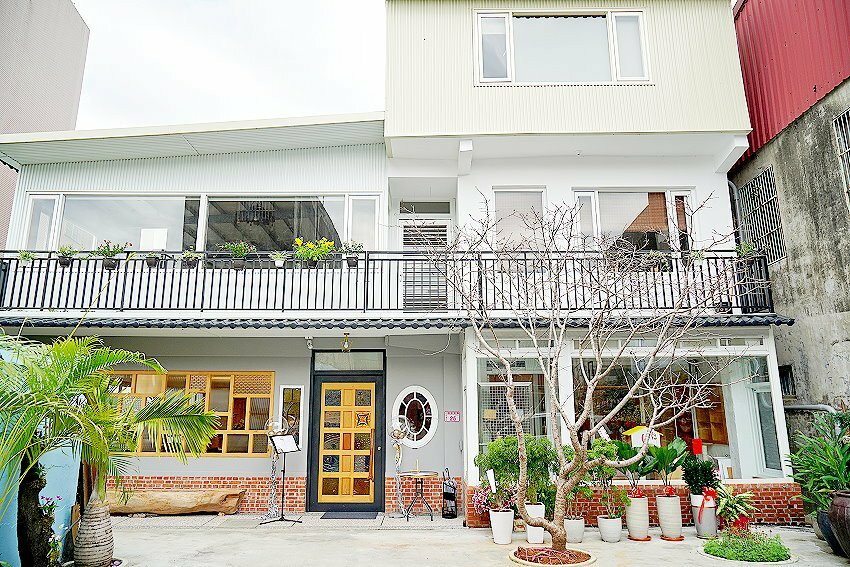 【桃園龍潭】野薑花與貓庭園咖啡．野薑花入菜、近距離與貓咪互動!